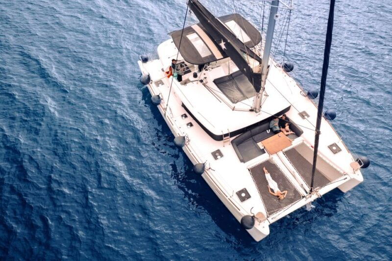 santorini-catamaran-cruise-with-lunch-drinks-oia-visit