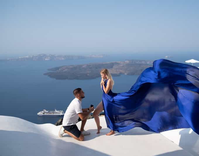 santorini-proposal-photoshoot-l-private-entry-to-blue-dome