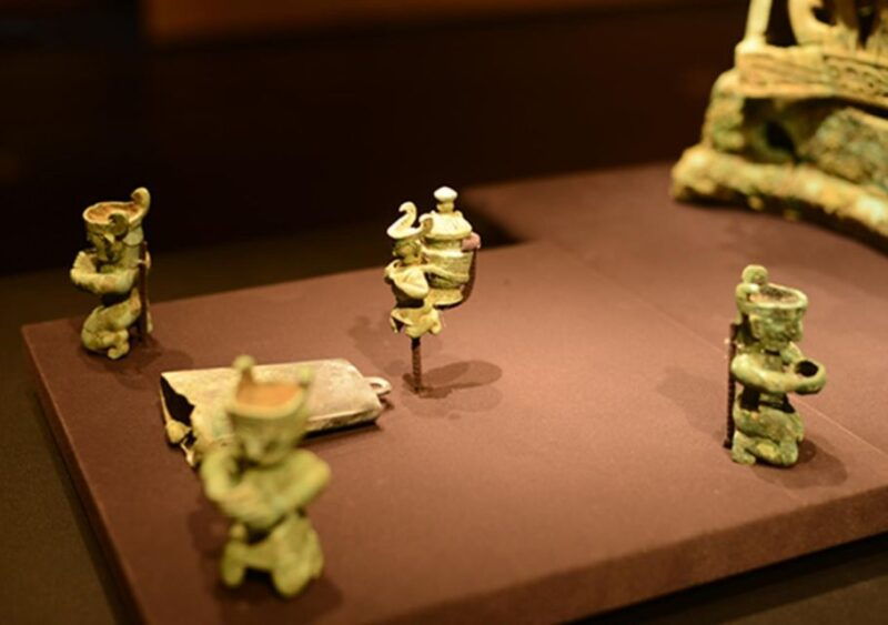 sanxingdui-museum-small-group-tour-with-optional-panda-base