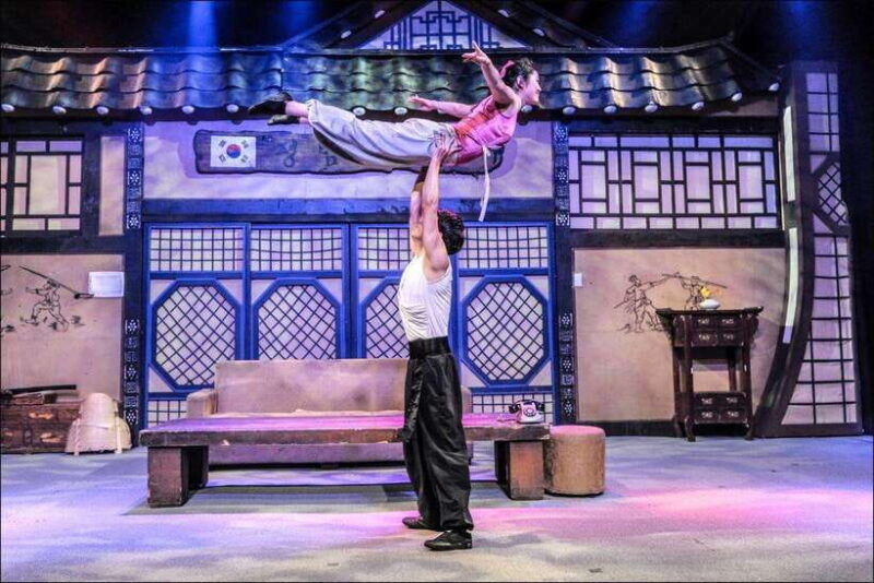 seoul-comic-martial-arts-performance-jump