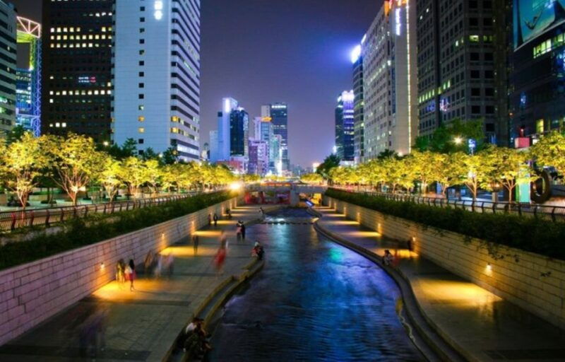 seoul-nighttime-tour-of-palace-market-naksan-park-more