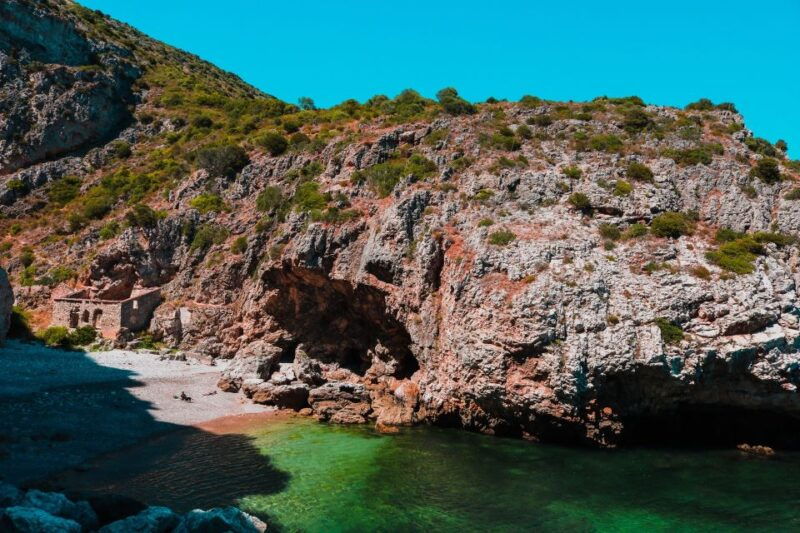 sesimbra-arrabida-beaches-caves-boat-tour-with-snorkeling
