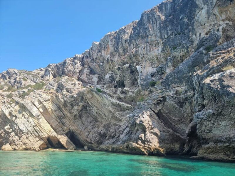 sesimbra-boat-trip-along-beaches-and-bays-with-snorkeling