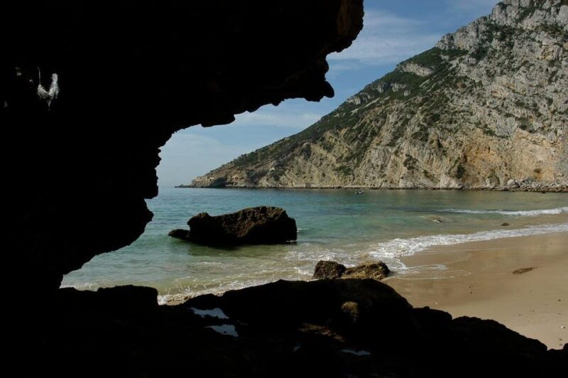 sesimbra-secret-beaches-and-caves