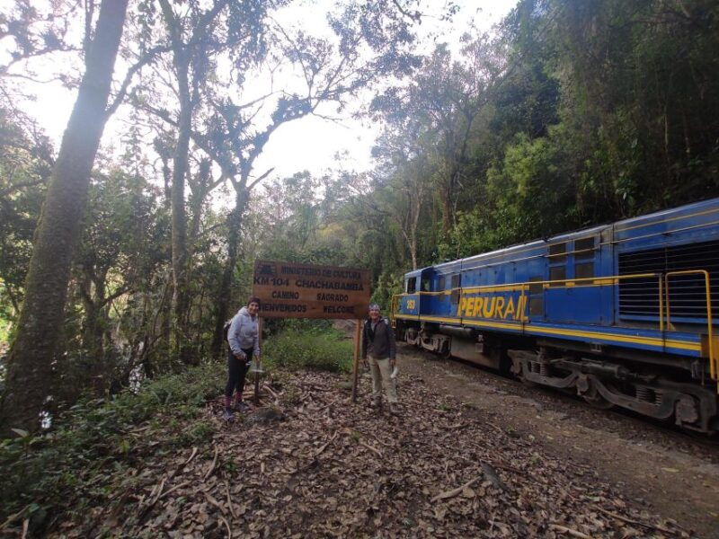 short-inca-trail-trek-to-machupicchu-premium-tour