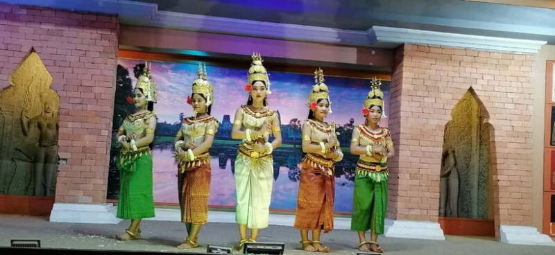 siem-reap-apsara-dance-show-dinner-with-tuk-tuk-transfers