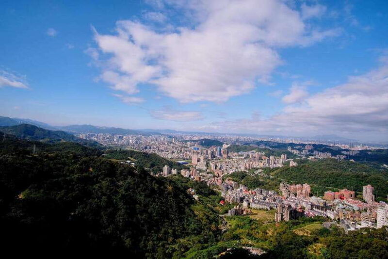 sip-savor-%f0%9f%9a%a0-maokong-tea-shenkeng-tofu-private-day-tour