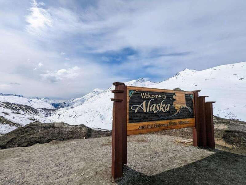 skagway-klondike-highway-yukon-bus-tour-with-husky-kennel-2