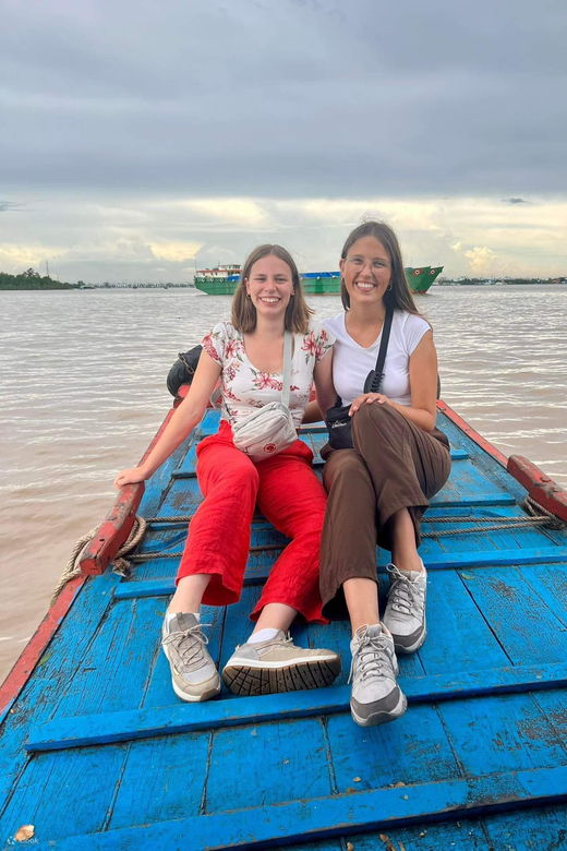 small-group-10-people-to-mekong-delta-vinh-trang-pagoda