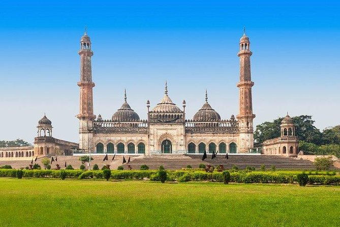 Smooth Departure Transfer by Car from Agra to Lucknow - Key Points