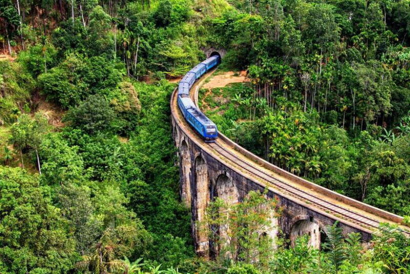 sri-lanka-private-2-day-tourtrain-trip-kandy-nuwara-eliya