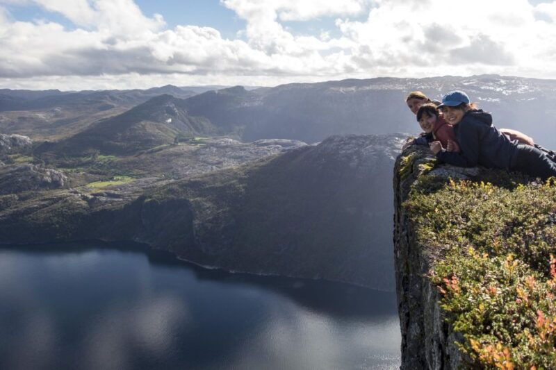 stavanger-preikestolen-hidden-trail-hike-canoe-lunch