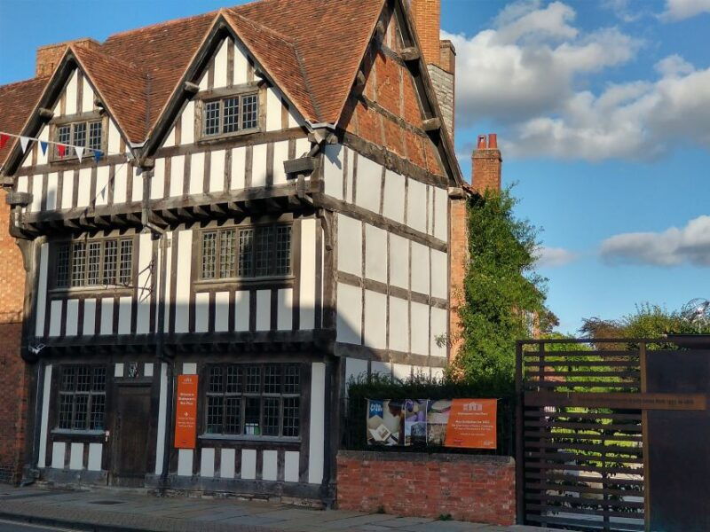 stratford-upon-avon-the-famous-walk-talk-show