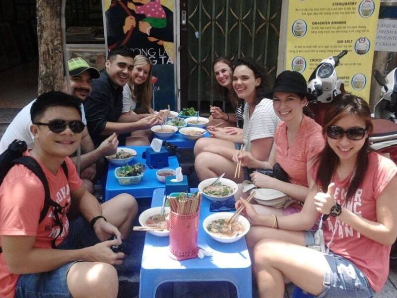 street-food-tour-hanoi-and-train-street-experience