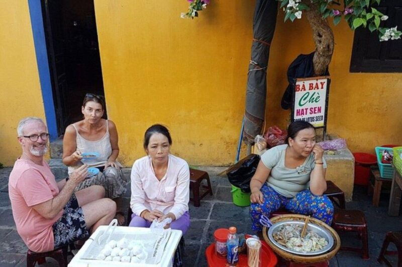 street-food-walking-tour-in-hoi-an-with-5-local-tastings