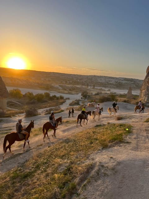 sunset-horseback-riding-experiance