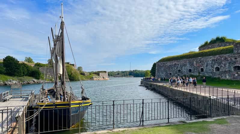 suomenlinna-tour-in-french-with-doro