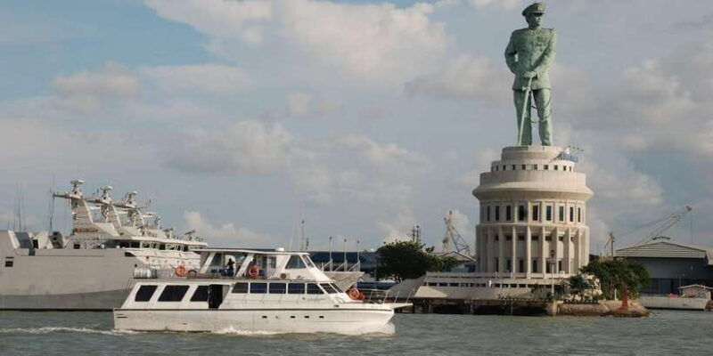 surabaya-city-excursions-with-private-car-driver-hire