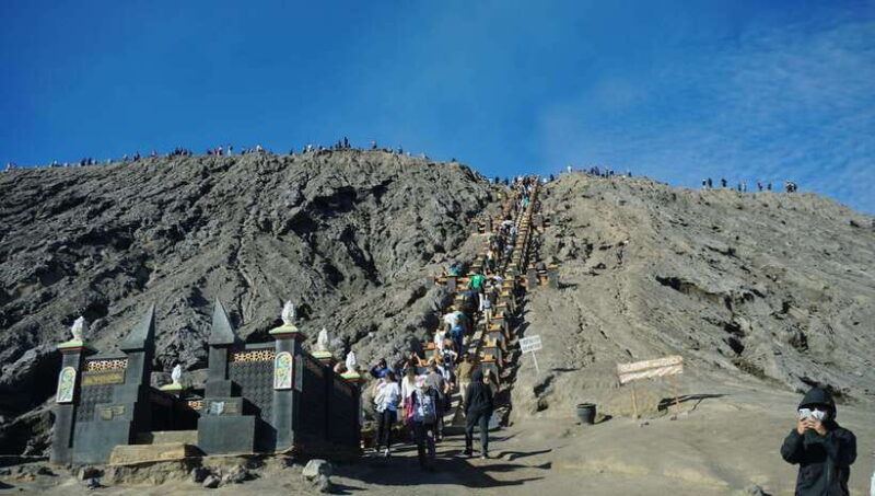 surabaya-or-malang-mount-bromo-sunrise-share-guided-tour