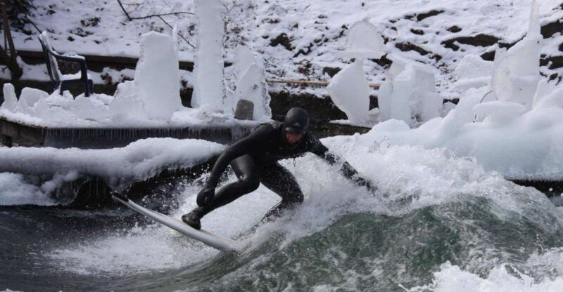 surfing-on-munich-all-year-even-winter-englischer-garten