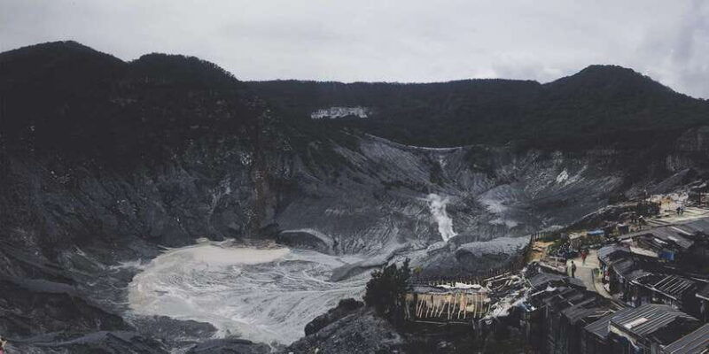 tangkuban-perahu-crater-tour-from-bandung