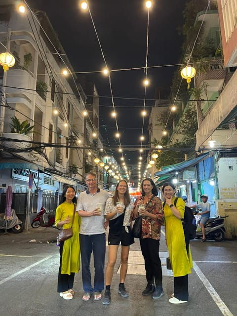 taste-of-saigon-saigon-local-street-food-tour-by-night