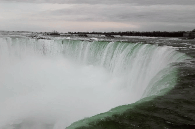 toronto-and-niagara-falls-full-day-city-and-nature-tour-2