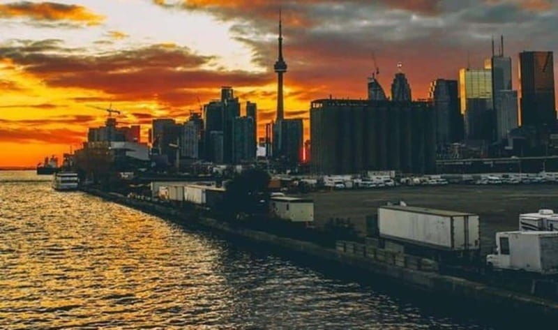 toronto-guided-walking-tour-of-must-see-attractions