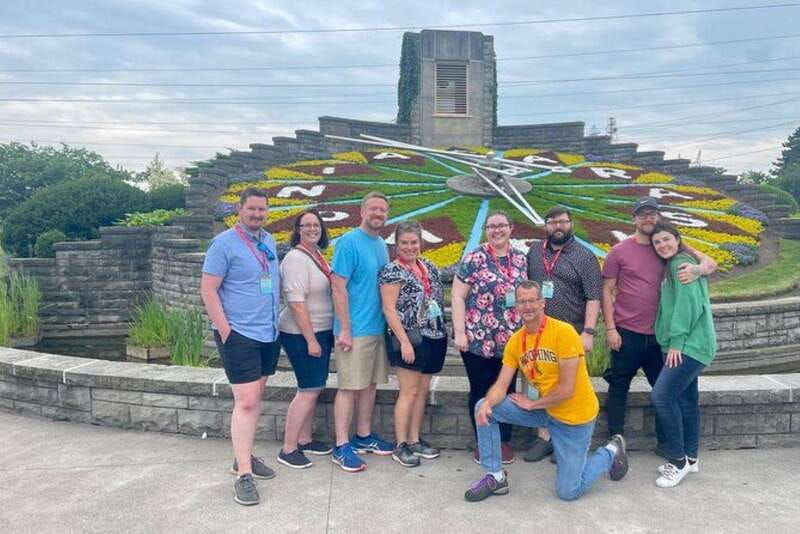 toronto-niagara-falls-day-tour-w-cruise-tower-journey