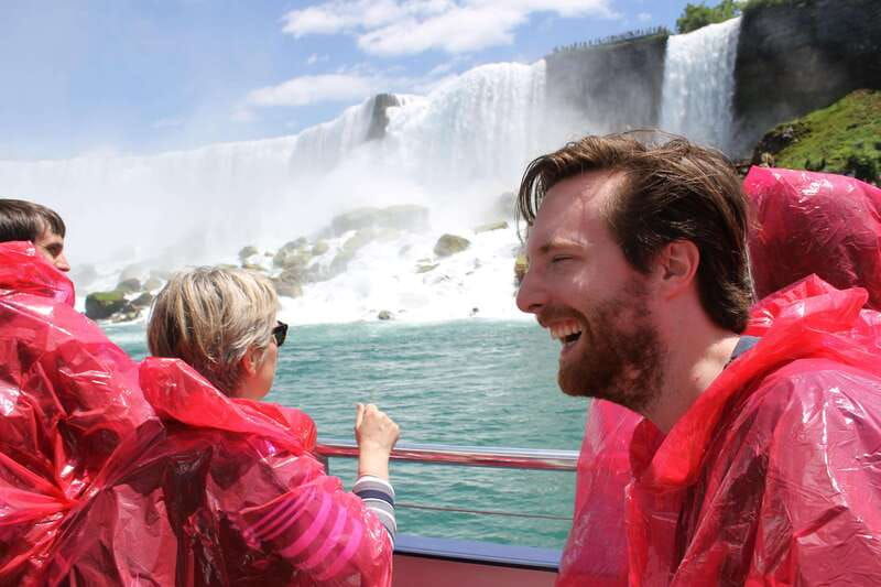 toronto-niagara-falls-day-trip-with-wine-tasting-transfer