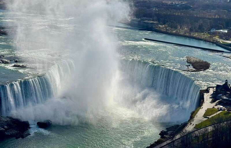 toronto-winter-niagara-falls-tour-with-attractions-package