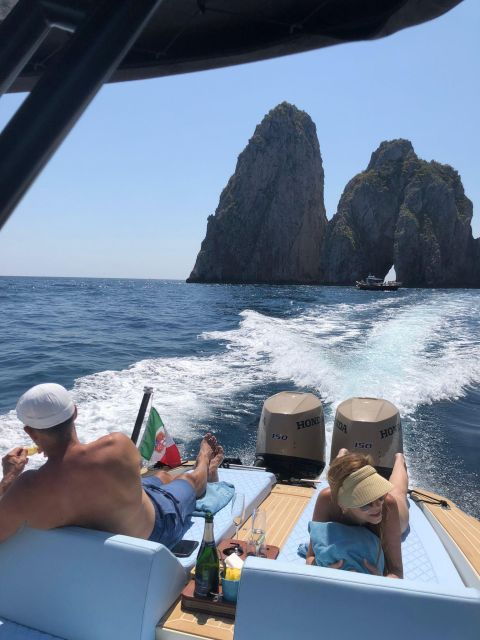 tour-capri-discover-the-island-of-vips-by-boat-3