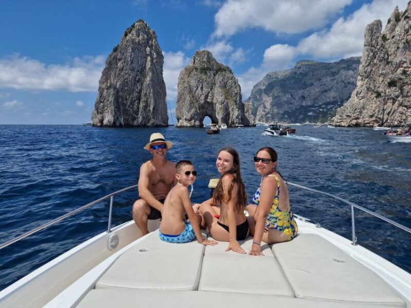 tour-capri-discover-the-island-of-vips-by-boat-4