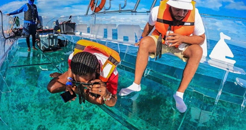 transparent-boat-ride-with-beer-in-cancun