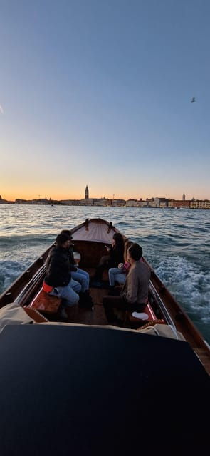 travel-through-time-in-murano-with-a-historic-venetian-boat
