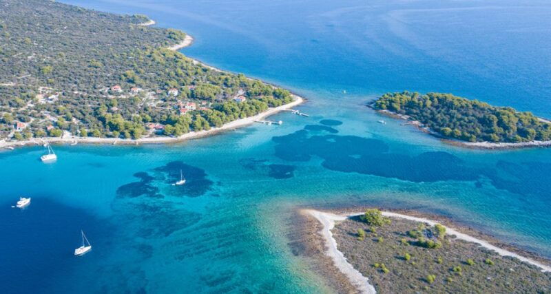 trogir-white-lagoon-maslinica-blue-lagoon-speedboat-tour