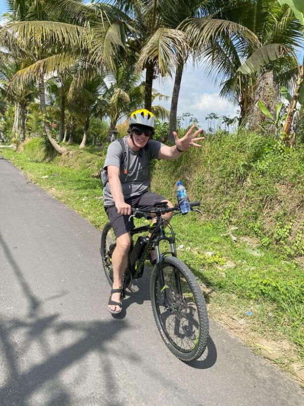 ubud-private-downhill-cycling-rice-fields-volcano-and-pool