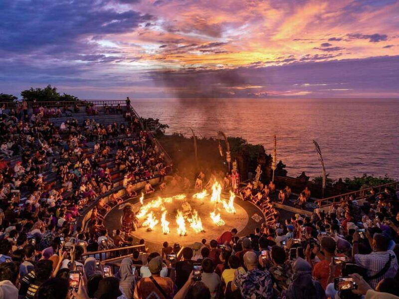 uluwatu-sunset-temple-kecak-dance-show-seafood-dinner