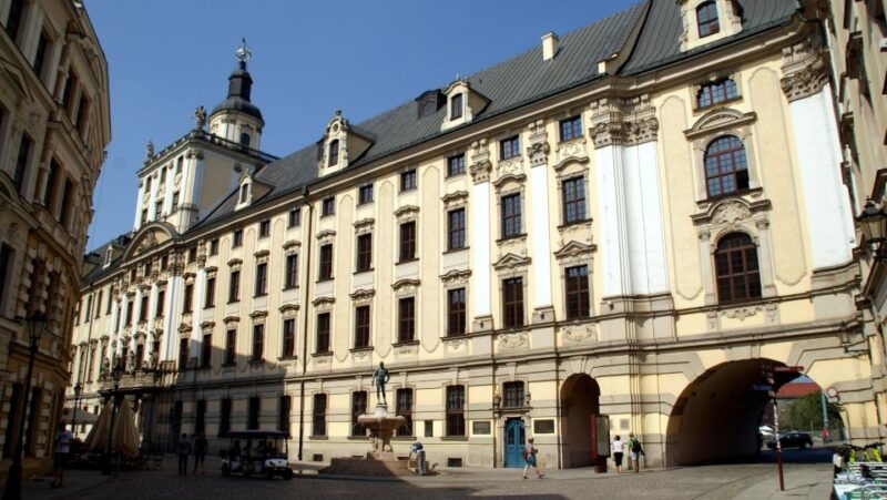 university-of-wroclaw-discover-this-place-with-a-guide