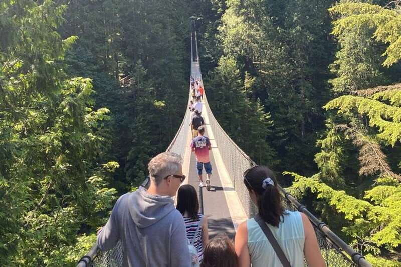 vancouver-capilano-canyon-lightpeak-of-christmas-in-grouse