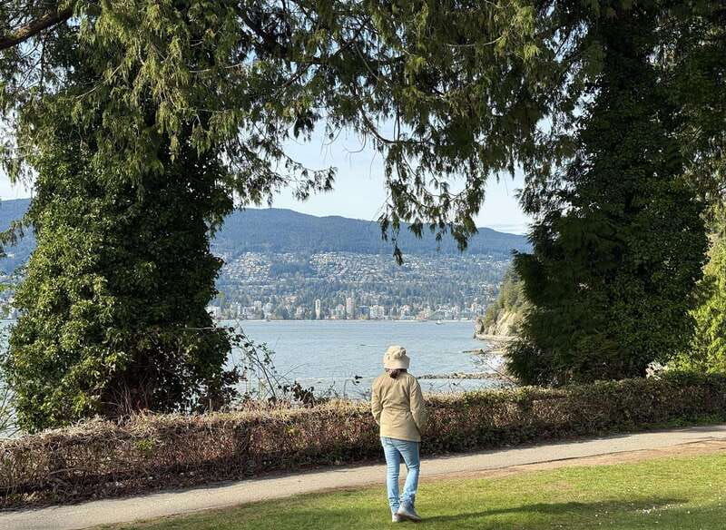 vancouver-city-tourlux-carstanley-parktotemchinagastown