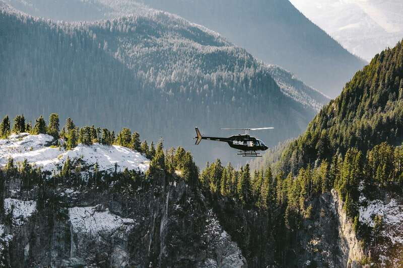 vancouver-coastal-mountain-landing-helicopter-tour