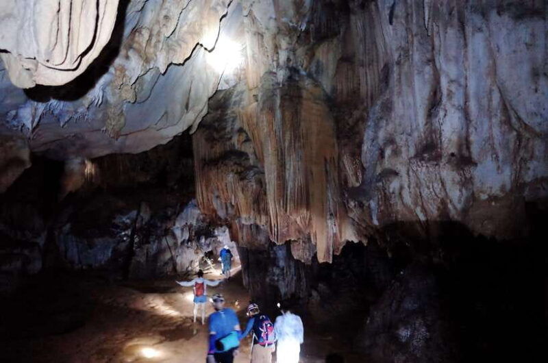 vang-vieng-ziplinecave-tubingtrekkingblue-lagoon