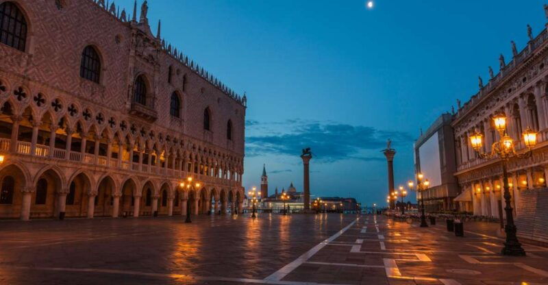 venice-private-after-dark-tour-and-gondola-ride-2