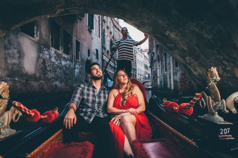 venice-private-gondola-ride-with-professional-photographer