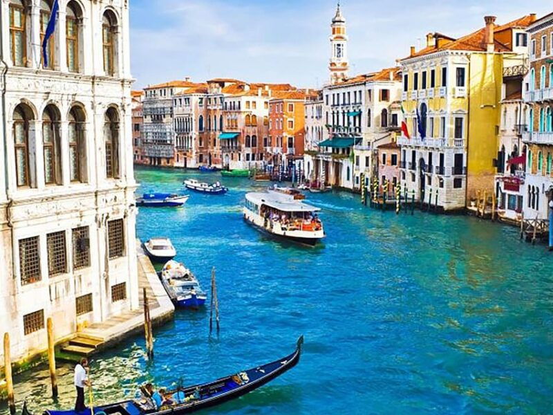 venice-rialto-bridge-guided-tour-and-shared-gondola-ride