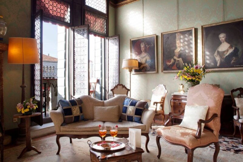 venice-romantic-palace-dinner-and-private-gondola-ride