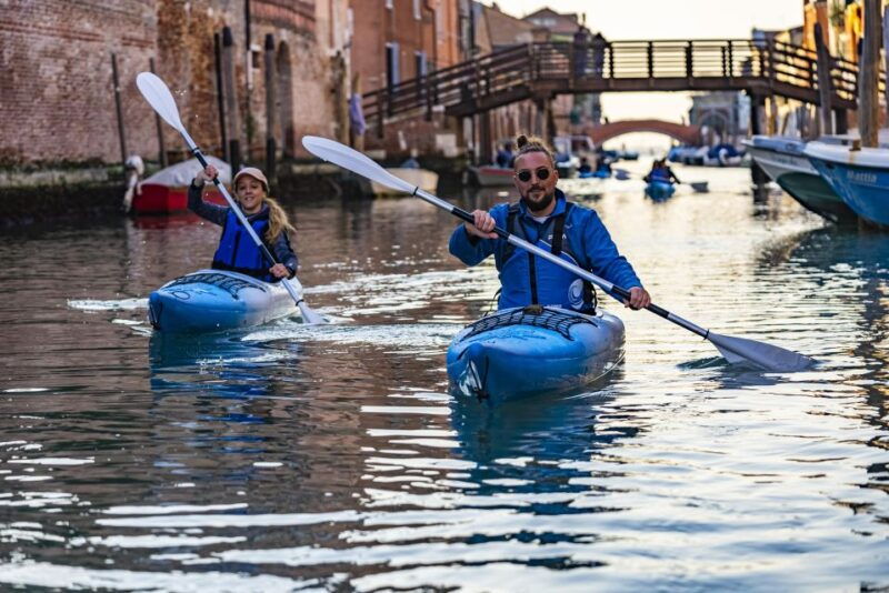 venice-sunset-kayak-tour-in-the-canals
