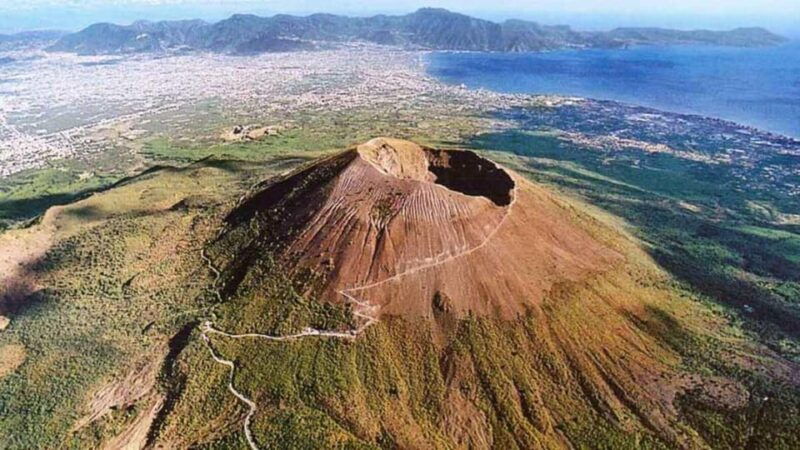vesuvius-herculaneum-pompeii-excavations-tour