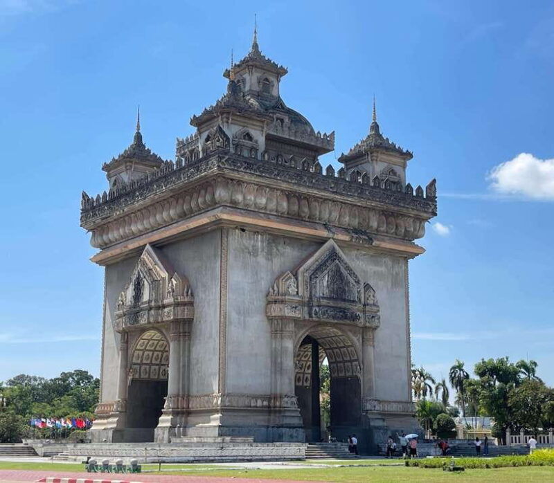 vientiane-cultural-tour-with-buddha-park-and-patuxay